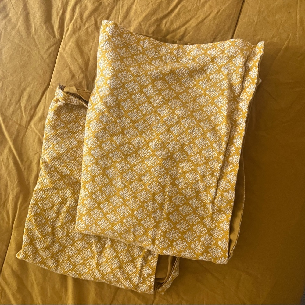 Threshold by Target full/queen comforter set
